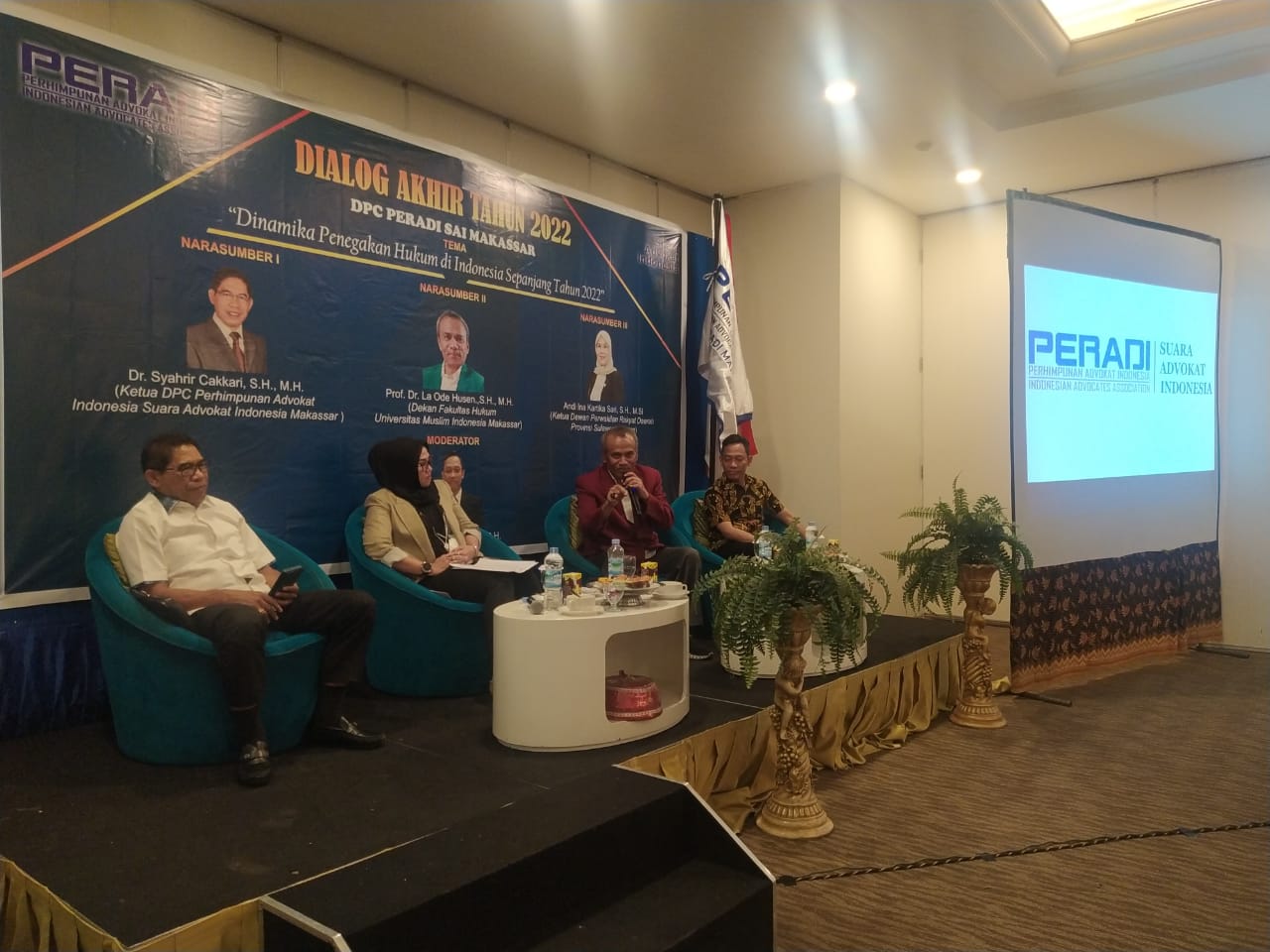 DPC PERADI Makassar mengadakan Talkshow dengan tema "Dinamika Penegakan Hukum di Indonesia Sepanjang Tahun 2022" di Hotel Makassar - 09 Desember 2022