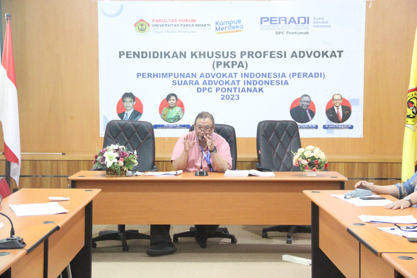 Studium Generale & Penutupan PKPA DPC PERADI Pontianak bekerjasama dengan FH Universitas Panca Bhakti (Akreditasi A), diselenggarakan Universitas Panca Bhakti & Auditorium Universitas Panca Bhakti, Minggu, 9 April 2023. Jumlah peserta yang mengikuti 26 orang.