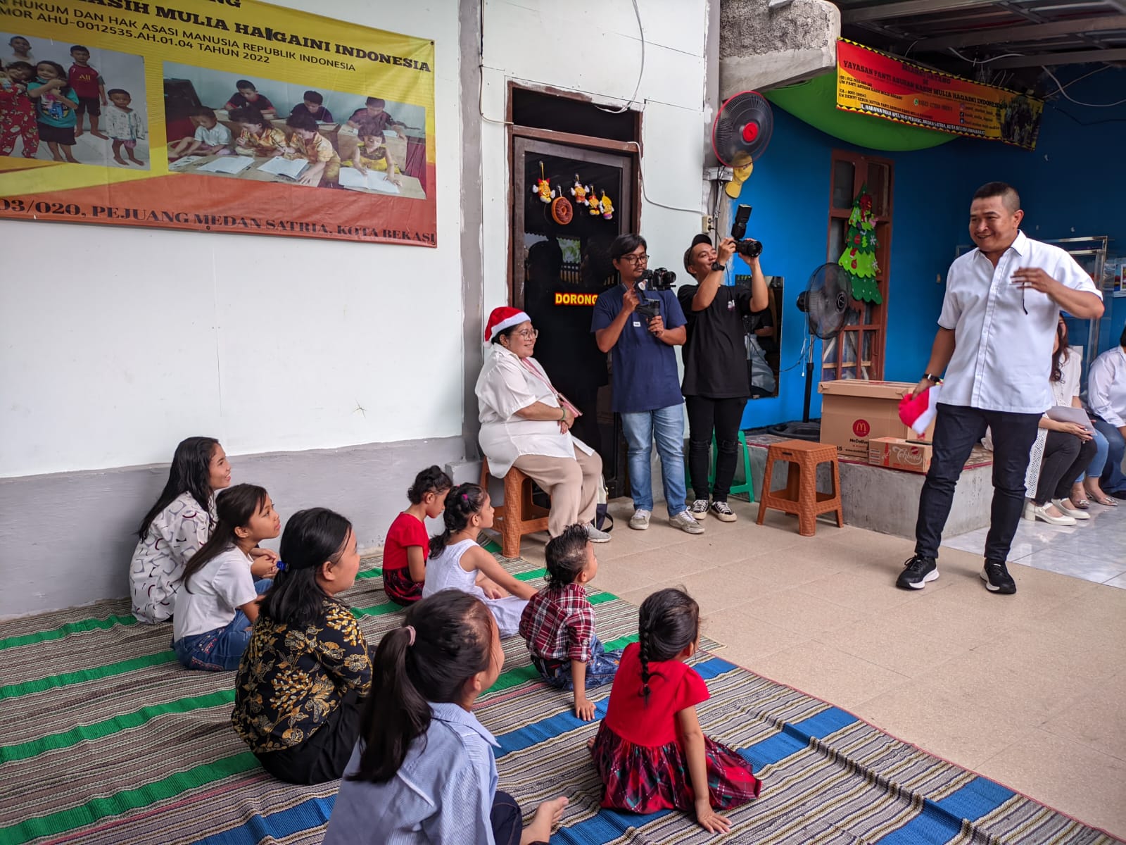 Dalam rangka merayakan Natal tahun 2023 PERADI SAI telah melaksanakan Bakti Sosial ke Panti Asuhan Vita Dulcedo  & Panti Asuhan Kasih Mulia Hagaini Indonesia, di Kec. Medan Satria, Kota Bekasi pada Jumat 12 Januari 2024.