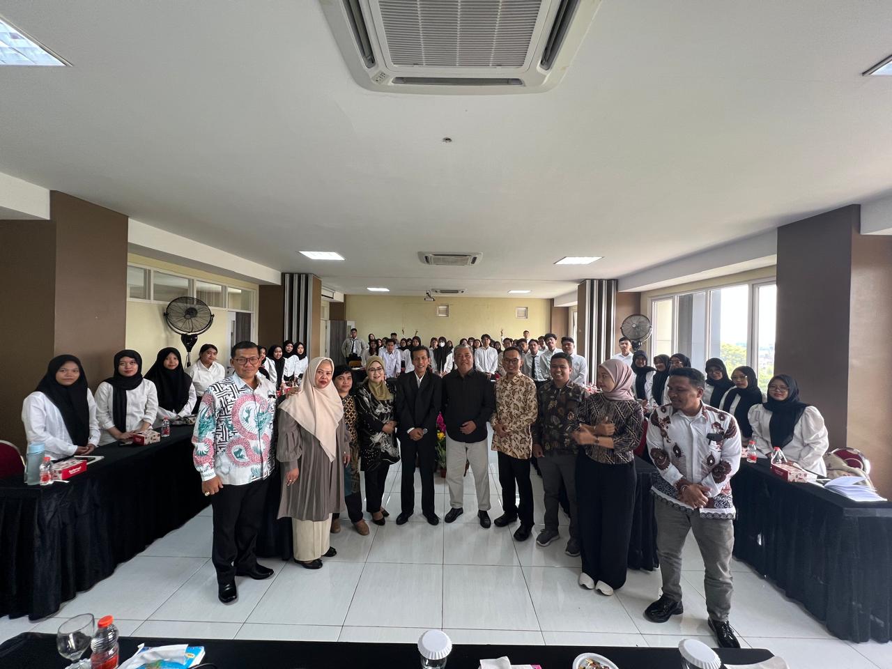 DPC PERADI SAI Malang Raya bekerja sama dengan Fakultas Hukum Universitas Muhammadiyah Malang (UMM) dalam melaksanakan Pendidikan Khusus Profesi Advokat (PKPA) angkatan ke II tahun 2025 di Fakultas Hukum Universitas Muhammadiyah Malang pada 08 Februari 2025 , dengan peserta yang ikut sebanyak 52 orang.