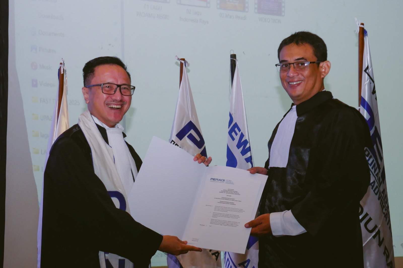 Telah terlaksana Pengangkatan & Penyumpahan Advokat yang tergabung dari 4 DPC yaitu DPC PERADI SAI Malang Raya, DPC PERADI SAI Kediri Raya, DPC PERADI SAI Sidoarjo Raya, DPC PERADI SAI Madiun Raya dilaksanakan di Hotel Santika Premiere Surabaya, pada 25 Februari 2025 dengan Advokat dilantik sebanyak 98 orang.