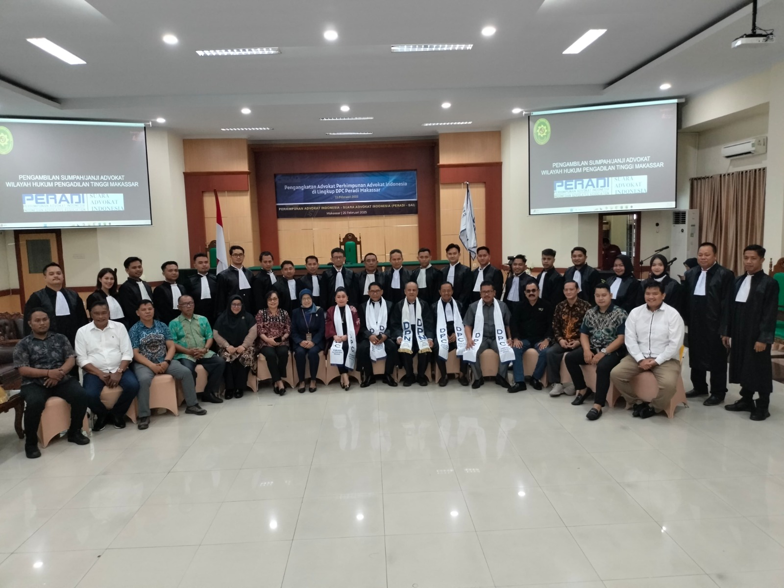 DPC PERADI SAI Makassar telah menyelenggarakan Pengangkatan dan Pengambilan Sumpah digelar di Pengadilan Tinggi Makassar, pada 25 Februari 2025 dan dihadiri oleh Wasekjen Peradi SAI, Henry MP Siahaan dengan advokat yang di lantik sebanyak 22 orang.  Upload di -> Galeri Kegiataan -> Pengambilan Sumpah