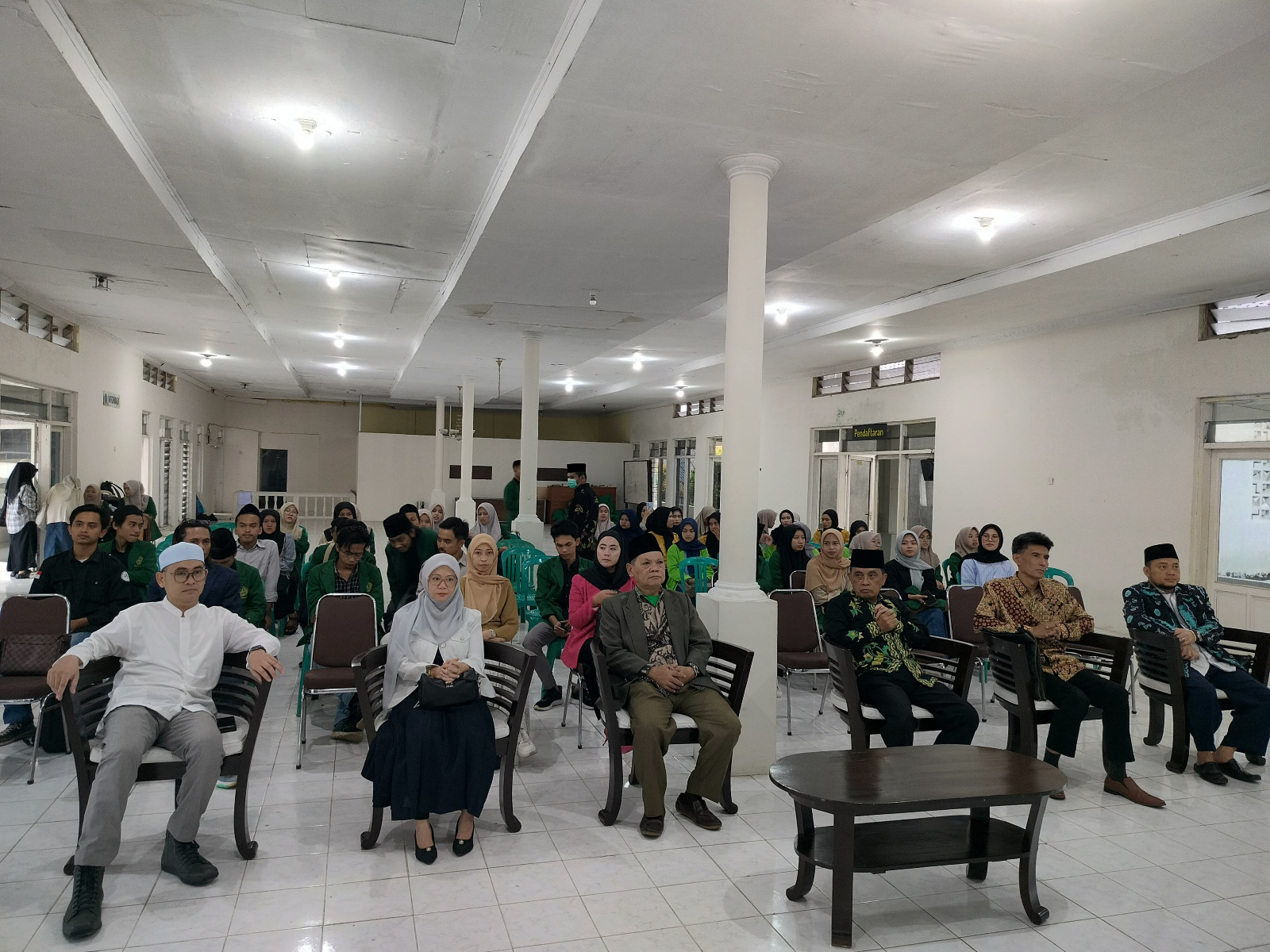 Pada, 15 Maret 2025. DPC PERADI SAI Sukabumi dan STAI Al-Masthuriyah melaksanakan kerjasama dalam mengelar seminar dengan tema "Advokat Syari'ah Di Indonesia Peluang dan Tantangannya Jenjang Karir Mahasiswa Syariah" yang bertempat di Aula Al-Maliki Al-Masthuriyah dan juga penandatanganan (MoU) Memorandum of Understanding kerjasama dalam mengadakan PKPA (Pendidikan Khusus Profesi Advokat).