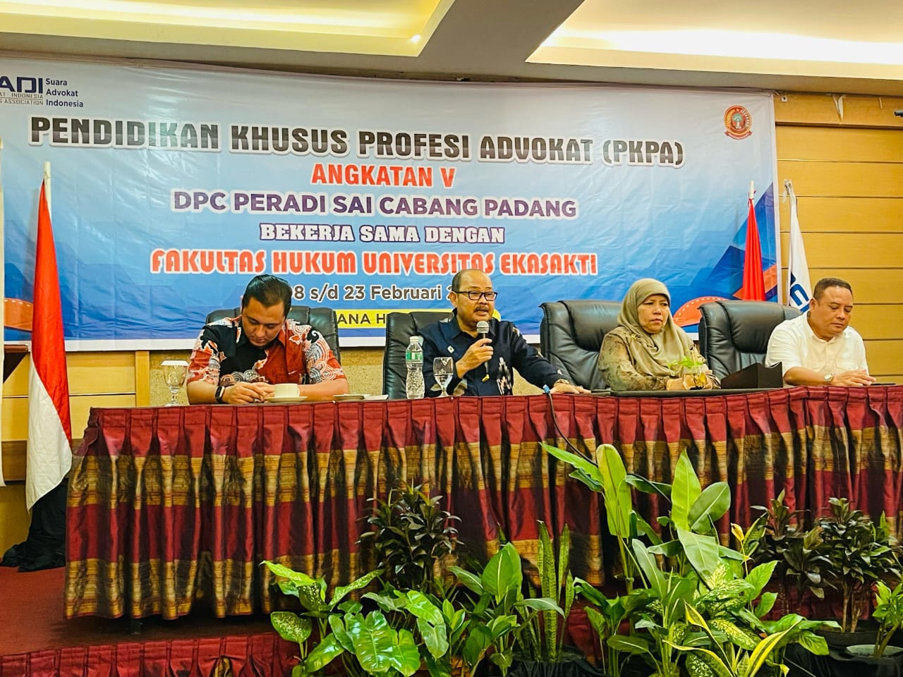 Telah terlaksana Pendidikan Khusus Profesi Advokat (PKPA) Angkatan V, kerjasama antara DPC PERADI SAI Padang dengan Fakultas Hukum Universitas Ekasakti yang dilaksanakan di Axana Hotel, pada 08 Februari sampai dengan 23 Februari 2025. Dengan jumlah peserta 40 orang.