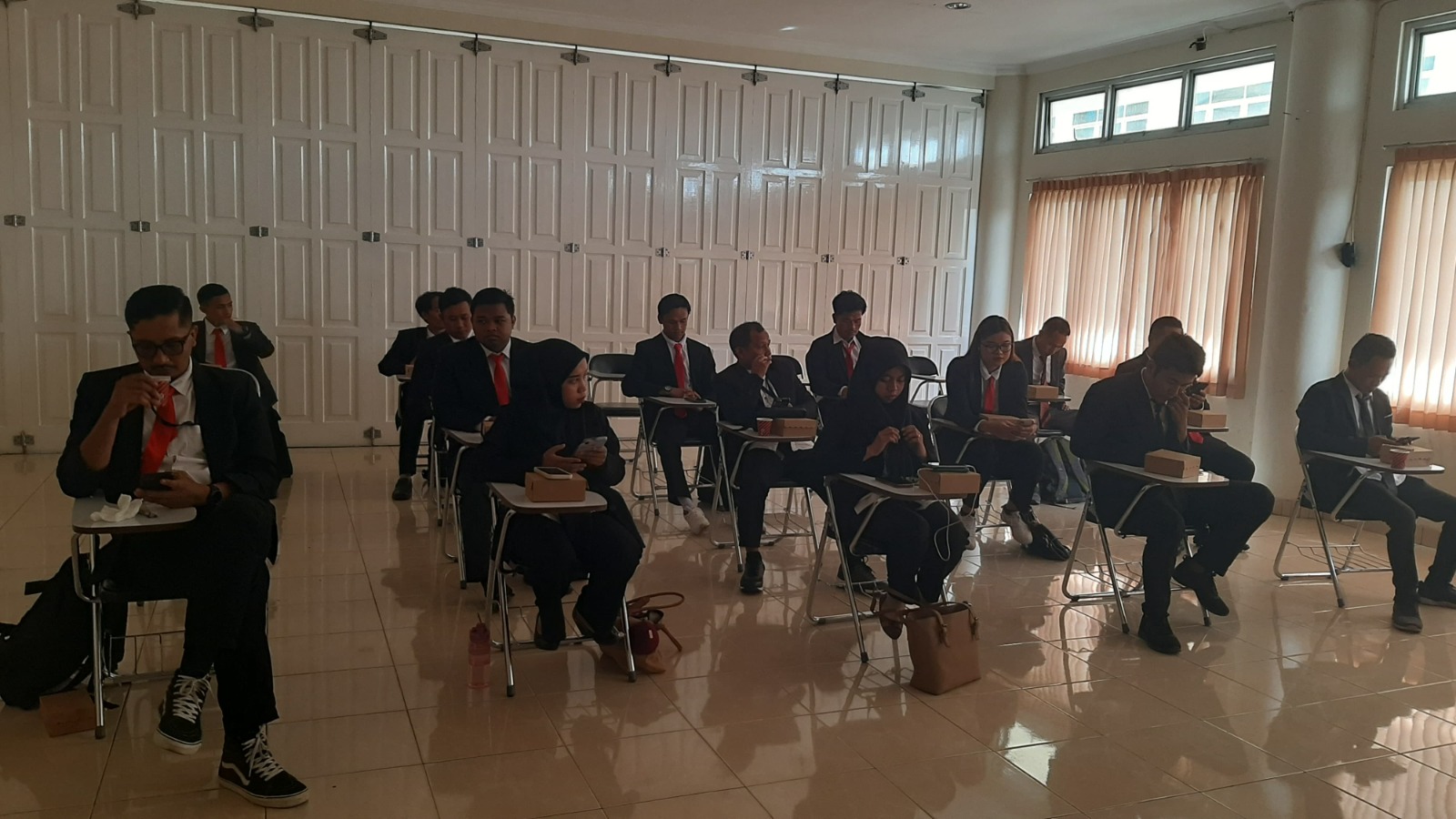 DPC PERADI SAI Lombok Timur Raya dan Fak. Hukum Universitas Muhammadiyah Mataram bekerjasama dalam mengadakan Pendidikan Khusus Profesi Advokat (PKPA) Gelombang ke II, Pada tanggal 10 Mei sampai dengan 25 Mei 2025, di Fakultas Hukum  Universitas Muhammadiyah Mataram, dengan peserta yang ikut sebanyak 20 orang.
